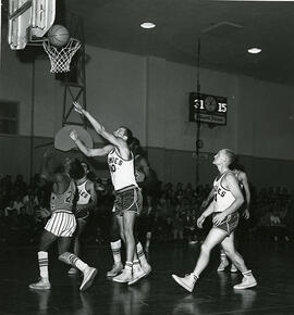 University of Saskatchewan Huskies Men's Basketball Team - Action