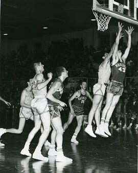 University of Saskatchewan Huskies Men's Basketball Team - Action