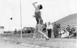 Men's Discus Throwing - Action