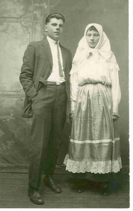 Young Doukhobor couple. - Portrait.